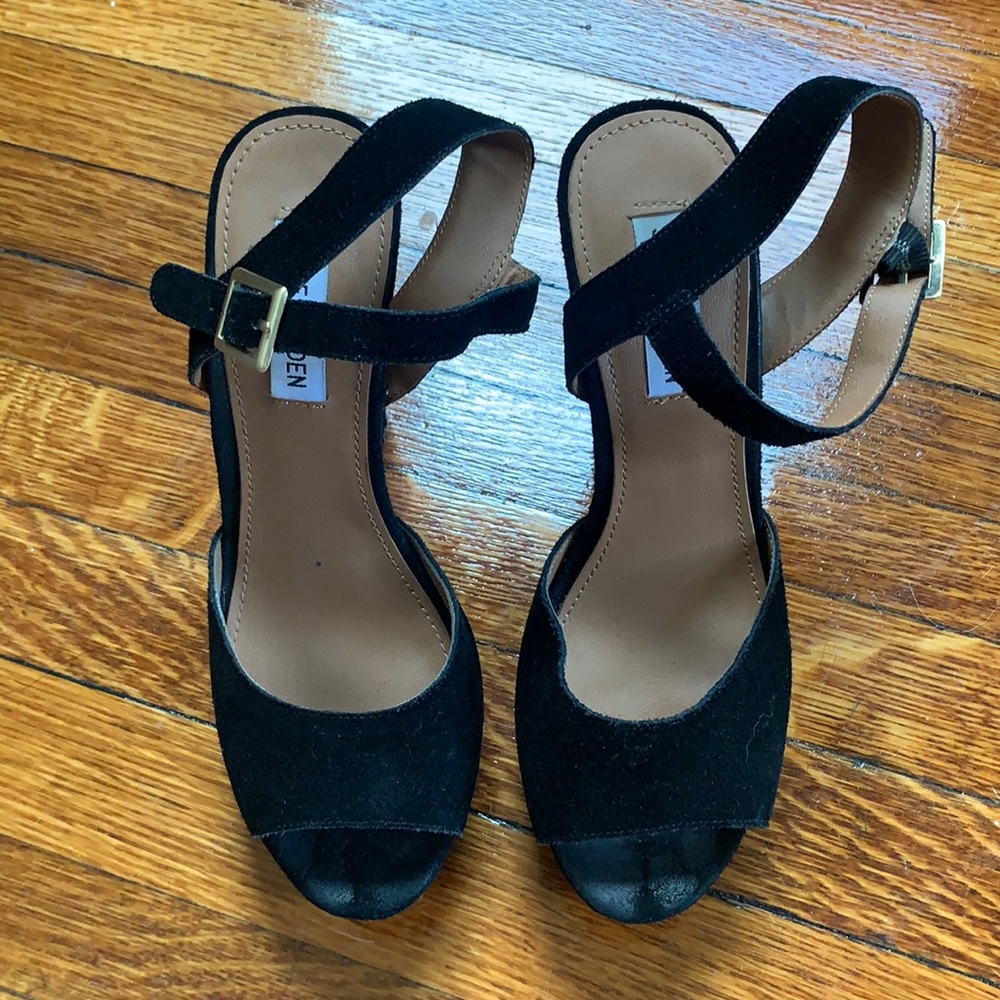 Black suede Steve Madden heels w/ peep toe